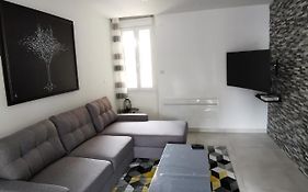 superbe appartement neuf tout équipé, non fumeur avec place de parking privée