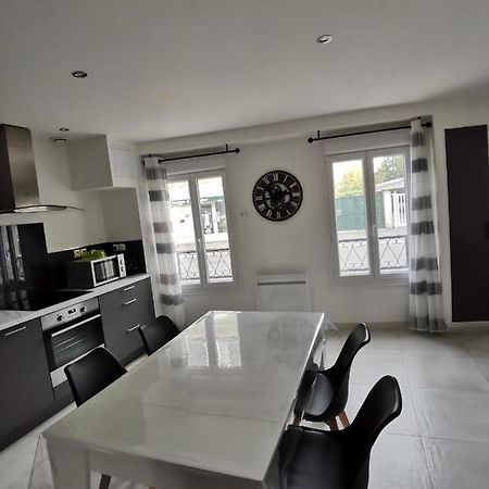superbe appartement neuf tout équipé, non fumeur avec place de parking privée Orléans Esterno foto