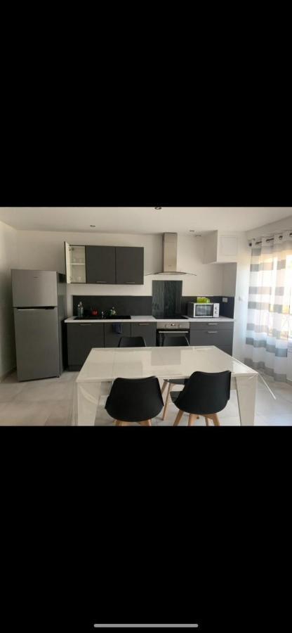 superbe appartement neuf tout équipé, non fumeur avec place de parking privée Orléans Esterno foto
