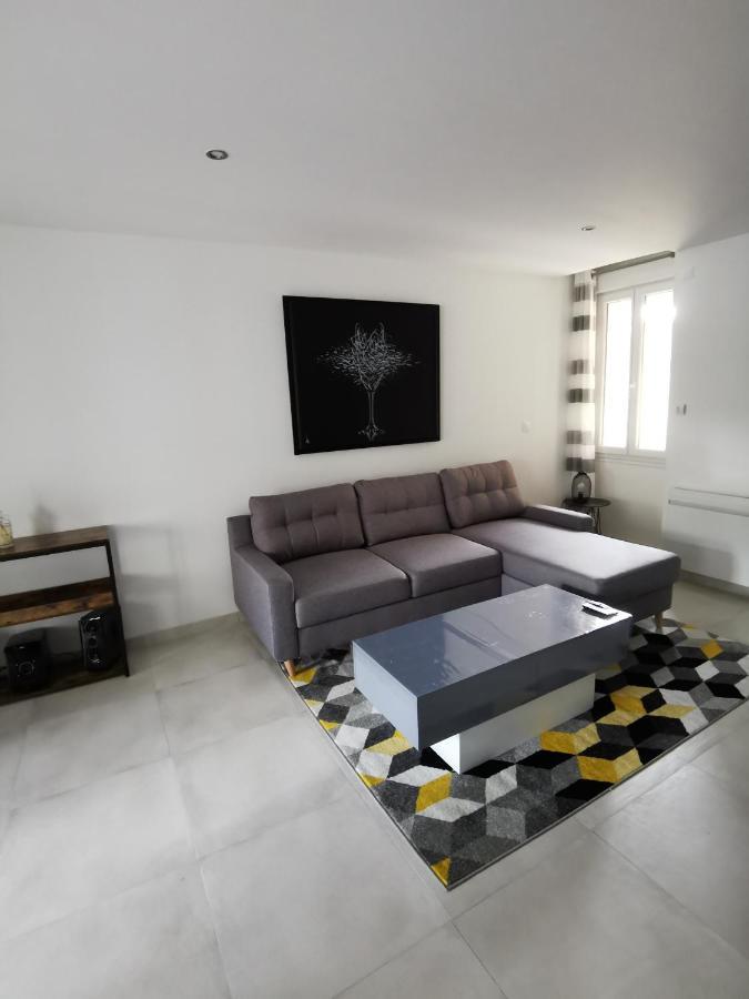 superbe appartement neuf tout équipé, non fumeur avec place de parking privée Orléans Esterno foto