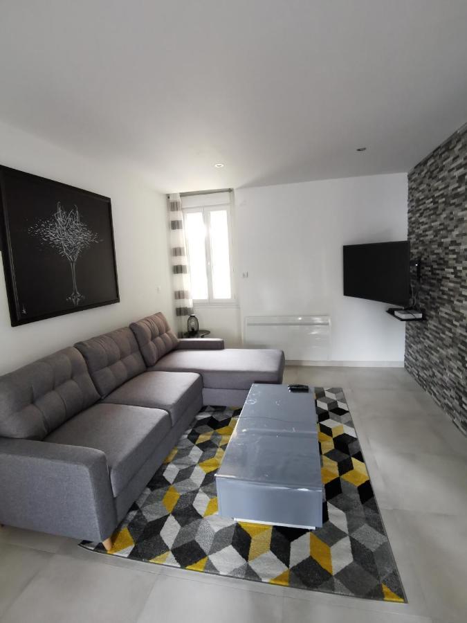 superbe appartement neuf tout équipé, non fumeur avec place de parking privée Orléans Esterno foto