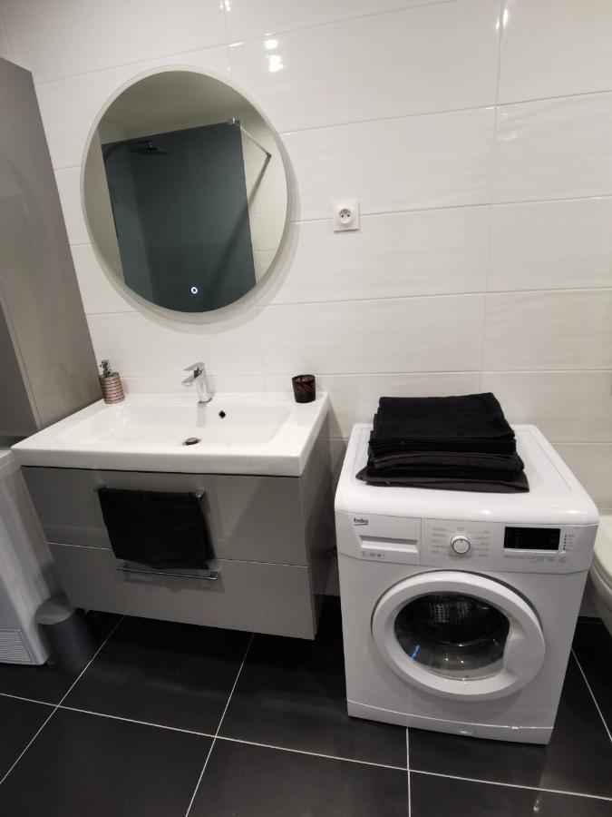 superbe appartement neuf tout équipé, non fumeur avec place de parking privée Orléans Esterno foto