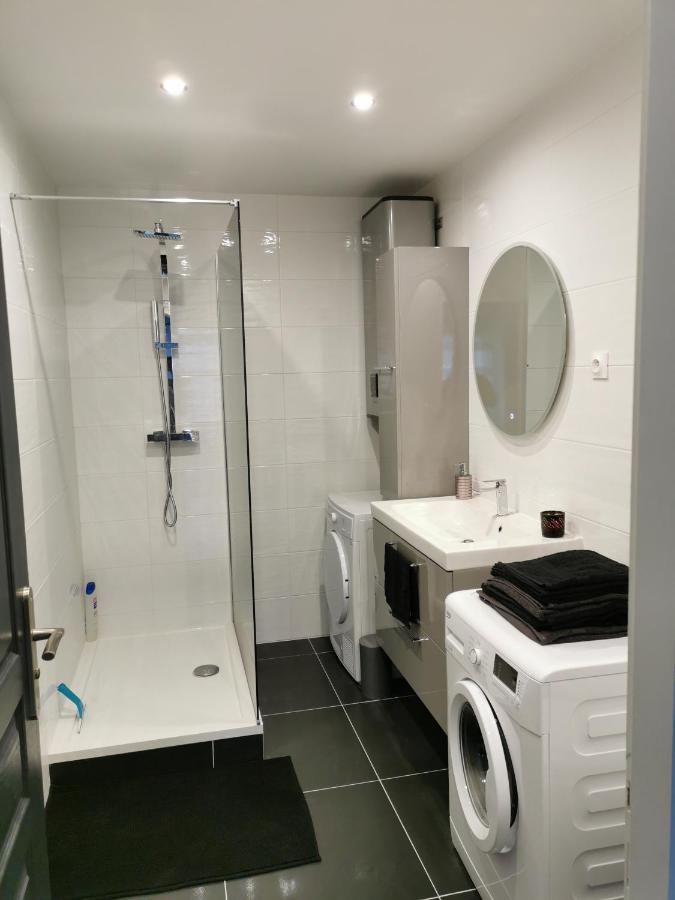 superbe appartement neuf tout équipé, non fumeur avec place de parking privée Orléans Esterno foto
