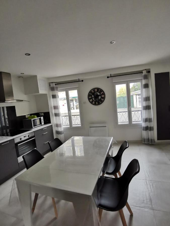 superbe appartement neuf tout équipé, non fumeur avec place de parking privée Orléans Esterno foto