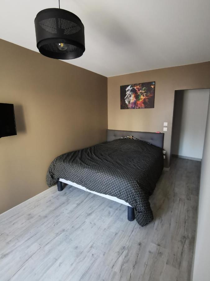 superbe appartement neuf tout équipé, non fumeur avec place de parking privée Orléans Esterno foto